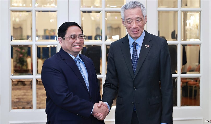 Vietnam's Prime Minister Pham Minh Chinh (L) meets with Singapore’s Prime Minister Lee Hsien Loong in Singapore on February 9, 2023. Photo courtesy of Vietnam's government portal.