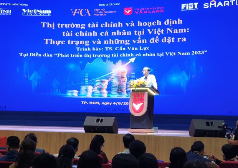 Economist Can Van Luc speaks at the forum 'Development of the personal financial market in Vietnam' on August 5, 2023. Photo by The Investor/Lan Do.