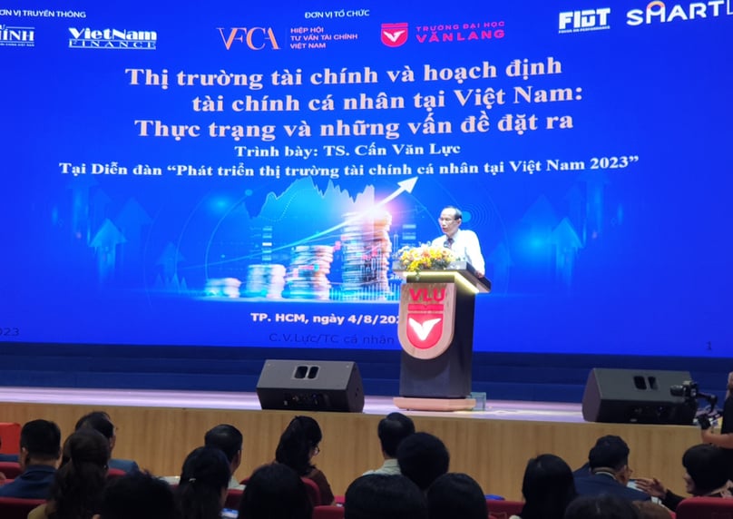Economist Can Van Luc speaks at the forum 'Development of the personal financial market in Vietnam' on August 5, 2023. Photo by The Investor/Lan Do.