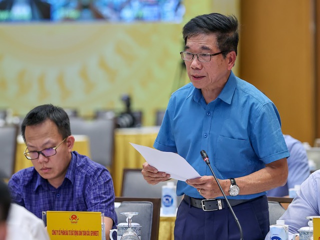 Nguyen Quoc Hiep, chairman of GP Invest, speaks at a real estate conference on August 3, 2003. Photo courtesy of the government portal.