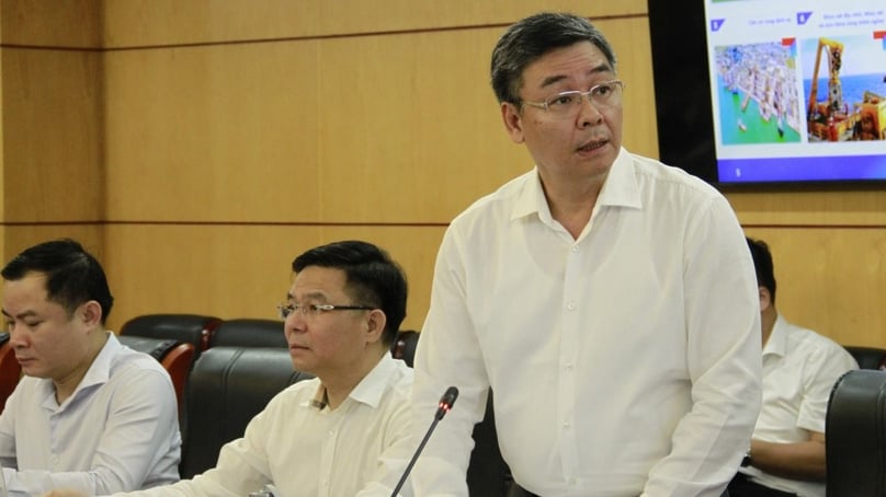 PTSC CEO Le Manh Cuong (right), Petrovietnam CEO Le Manh Hung (center) at a meeting with the Ministry of Natural Resources and Environment in Hanoi, August 11, 2023. Photo courtesy of Petrotimes newspaper.
