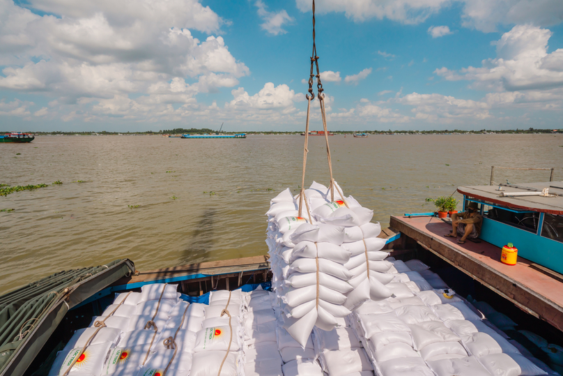 Rice bags are loaded on to a ship in the Mekong Delta. The Philippines is in talks to buy more Vietnamese rice and boost buffer stocks. Photo coutersy of Loc Troi JSC.