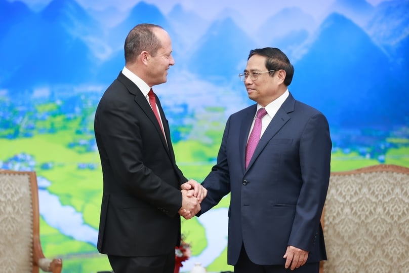 Vietnamese Prime Minister Pham Minh Chinh (right) meets with Israeli Minister of Economy and Industry Nir Barkat in Hanoi on August 16, 2023. Photo courtesy of Vietnam’s government portal.
