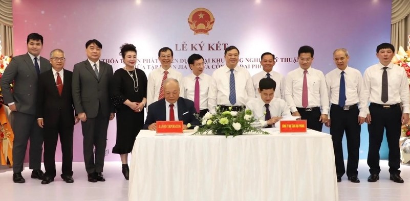 JiaWei and Dai Phong JSC executives sign an agreement on building a housewares making factory in Nam Dinh province, northern Vietnam, August 14, 2023. Photo courtesy of Vietnam Integration magazine.