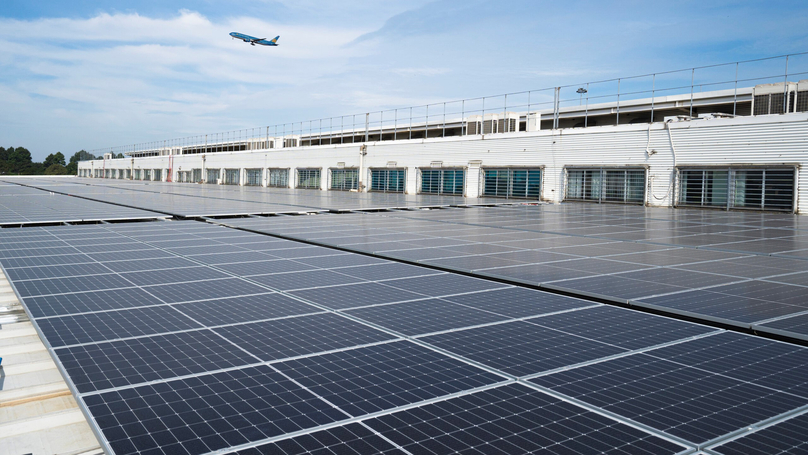 A rooftop solar power system installed by CME Solar at Tan Son Nhat International Airport, Ho Chi Minh City. Photo courtesy of CME Solar.