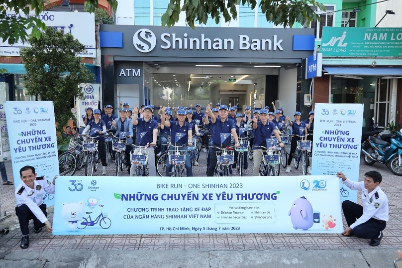 Bike Run-One Shinhan in 2023 provides bicycles to underprivileged students. Photo courtesy of the bank.