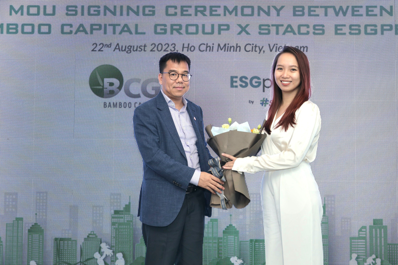 Bamboo Capital Group vice chairman Pham Minh Tuan (left) and Nguyen Linh Chi, regional director Asia of Except Integrated Sustainability, at the MoU signing ceremony in Ho Chi Minh City, August 22, 2023. Photo courtesy of Bamboo Capital Group.