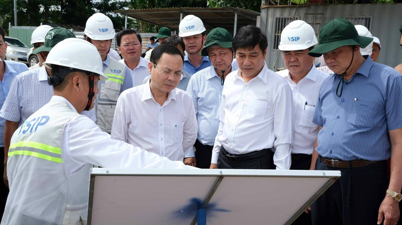 Nguyen Van Hieu (second left), chief of the Can Tho Party Committee, on a working visit to the VSIP Can Tho project site in Mekong Delta, southern Vietnam, June 2023. Photo courtesy of Laborer newspaper.
