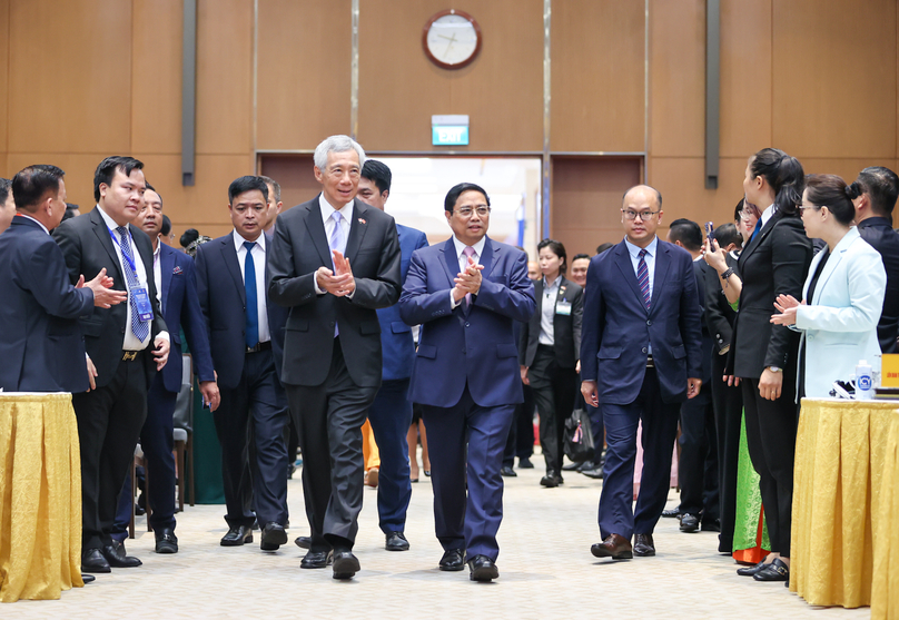 Vietnamese Prime Minister Pham Minh Chinh (central, right) and his Singaporean counterpart Lee Hsien Loong (central, left) attend the August 29, 2023 event in Hanoi. Photo courtesy of Vietnam's government portal.
