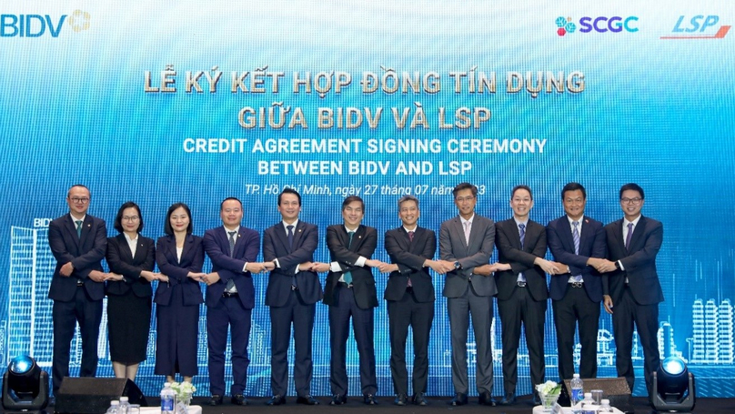 Lãnh đạo Ngân hàng Hóa dầu Long Sơn tại lễ ký kết tại TP.HCM, ngày 27/7/2023. Ảnh do Ngân hàng cung cấp.