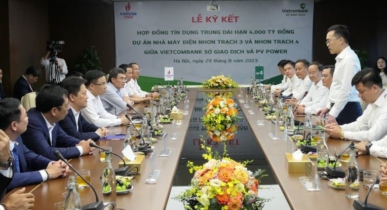 Executives of Vietcombank, Petrovietnam and PV Power at a $166 million loan signing ceremony in Hanoi for Nhon Trach 3 and 4 LNG-to-power projects in Dong Nai province, southern Vietnam, August 29, 2023. Photo courtesy of PV Power.