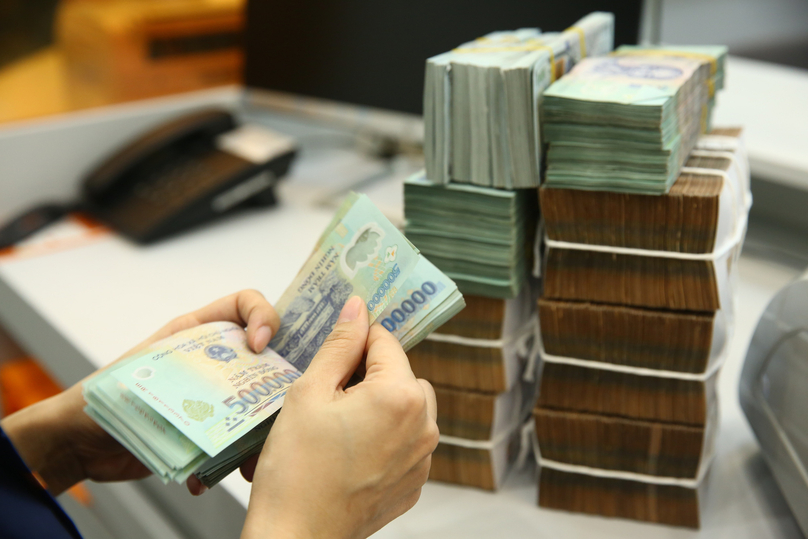 The State Bank of Vietnam (SBV) has lowered the policy interest rate four times since the beginning of 2023. Photo courtesy of Labourer newspaper.