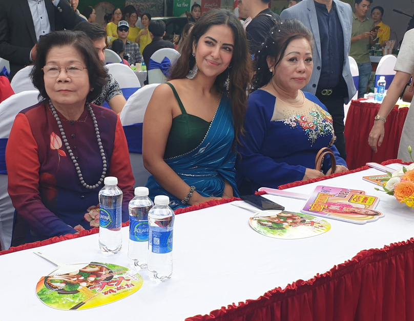 From left: Vu Kim Hanh, president of the High Quality Vietnamese Goods Business Association; Avika Gor; and Huynh Kim Chi, general director of Intermix. Photo by Theinvestor/Lan Do.