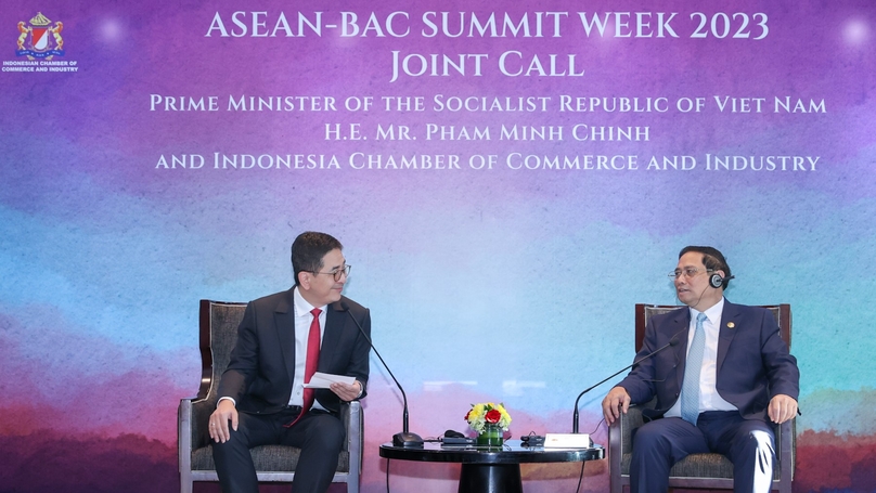 Prime Minister Pham Minh Chinh (right) at a meeting with the Indonesia Chamber of Commerce and Industry in Jakarta on September 5, 2023. Photo courtesy of Vietnam's government portal.