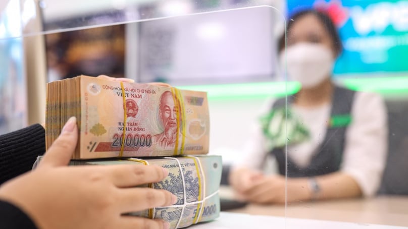 An amended circular allows commercial banks to provide loans to customers for repaying debts with other credit institutions, starting September 1, 2023. Photo by The Investor/Trong Hieu.