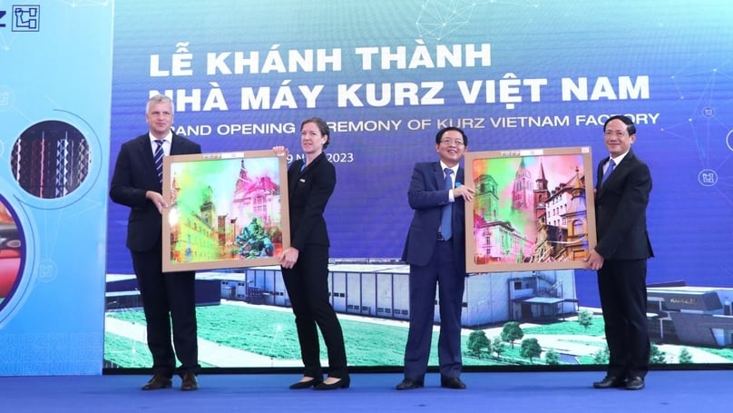 Executives of Kurz and leaders of Binh Dinh province at the inauguration of Kurz's factory, September 8, 2023. Photo courtesy of Binh Dinh's news portal.