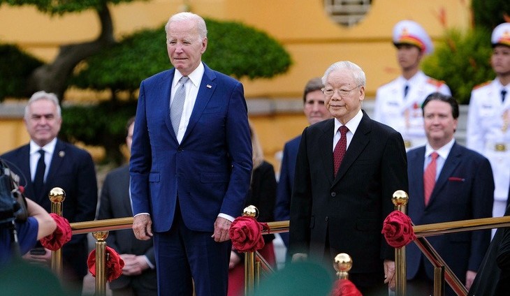Party General Secretary Nguyen Phu Trong hosts a welcome ceremony for visiting President Joe Biden in Hanoi, September 10, 2023. Photo courtesy of Youth newspaper.