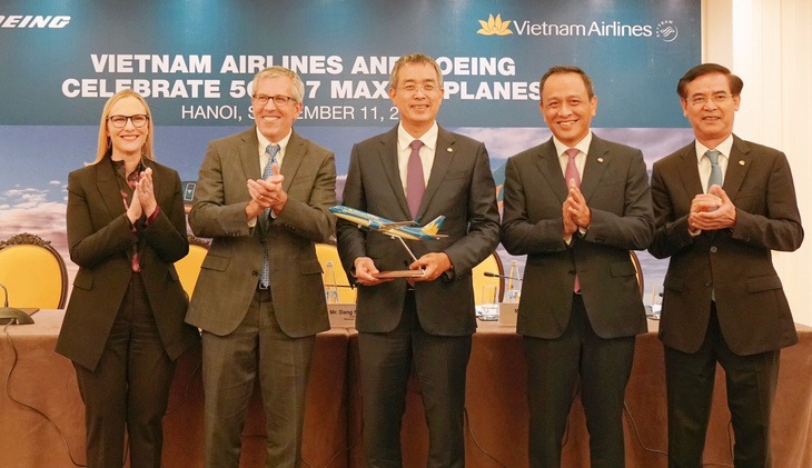 Executives of Vietnam Airlines and Boeing at the signing ceremony on September 11, 2023. Photo courtesy of Vietnam News Agency.