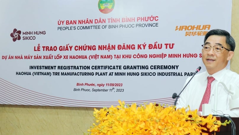 Huynh Thanh Chung, head of Minh Hung Sikico Industrial Park, speaks at the investment certificate granting ceremony to leading Chinese tiremaker Haohua in Binh Phuoc province, southern Vietnam, September 11, 2023. Photo courtesy of Binh Phuoc newspaper.