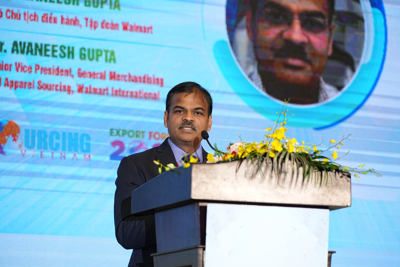 Avaneesh Gupta, Walmart executive vice president in charge of sourcing textiles, garments, and fast-moving consumer goods, speaks at an event in HCMC, September 13, 2023. Photo coutersy of Ministry of Industry and Trade.