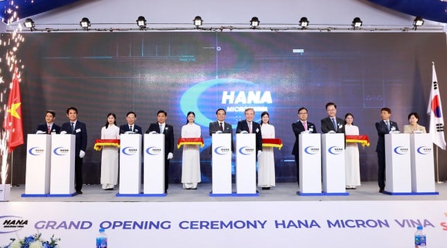 Lễ khánh thành nhà máy bán dẫn của Hana Micron Vina tại Khu công nghiệp Vân Trung, tỉnh Bắc Giang, miền Bắc Việt Nam, ngày 16 tháng 9 năm 2023. Ảnh do VnEconomy cung cấp.