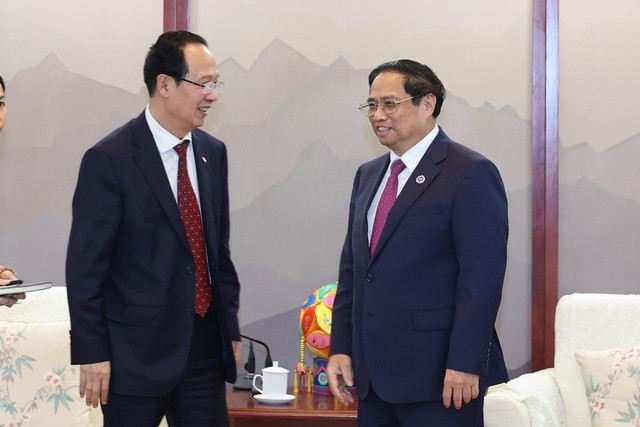 Vietnamese Prime Minister Pham Minh Chinh (right) and Wang Xiaojun, deputy general manager of Power China, at a meeting in Nanning city, Guangxi province, China, September 16, 2023. Photo courtesy of Vietnam's government portal.