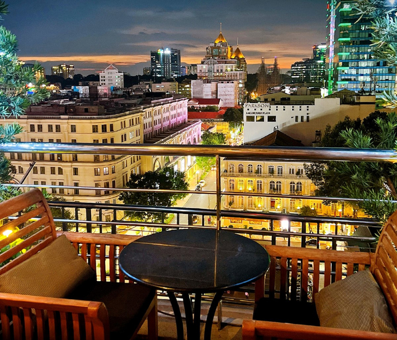 Saigon Saigon Rooftop Bar, Caravelle Saigon Hotel, District 1, HCMC, southern Vietnam.