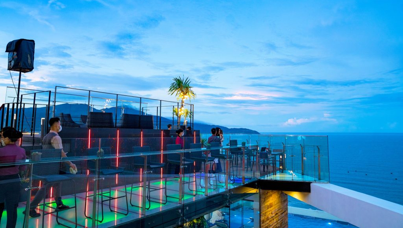 Sky 21 Bar & Bistro, Belle Maison Parosand Danang Hotel, Danang city, central Vietnam.