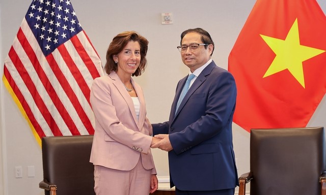 U.S. Secretary of Commerce Raimondo (L) meets with Vietnamese Prime Minister Pham Minh Chinh in Washington D.C., September 19, 2023. Photo courtesy of Vietnam's government portal.