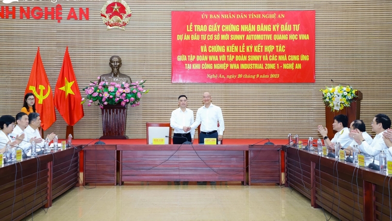 Representatives of Sunny and WHA Industrial Development sign a land-lease agreement in Nghe An province, central Vietnam, September 20, 2023. Photo courtesy of Nghe An newspaper.