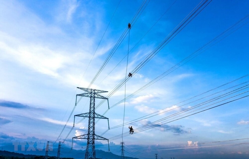 A 500 kV transmission line section in Thuan Nam district, Ninh Thuan province, south-central Vietnam. Photo courtesy of Vietnam News Agency.