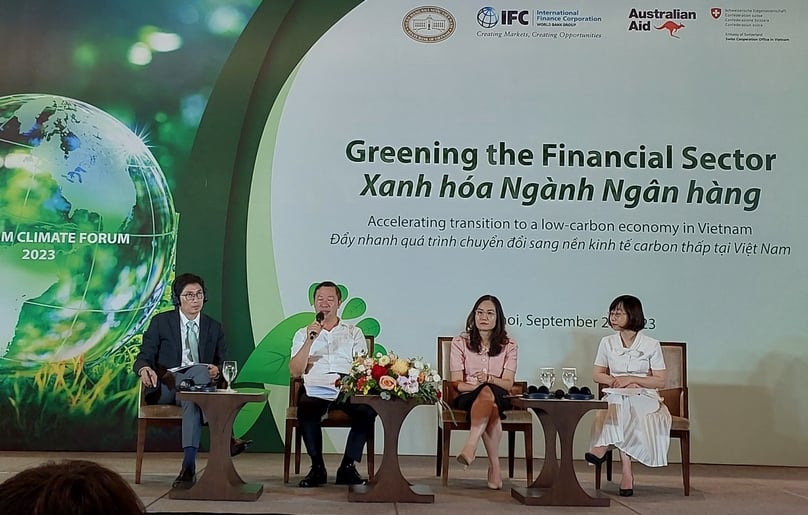 Pham Thanh Tung (second from right), deputy director of the State Bank of Vietnam's Credit Department, speaks at the conference 'Greening the Financial Sector' in Hanoi, September 21, 2023. Photo by The Investor/Minh Tuan.