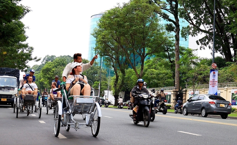 Foreign tourists take cyclo rides in Ho Chi Minh City, southern Vietnam. Photo courtesy Vietnam News Agency.