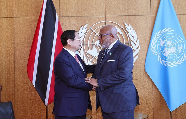 Vietnamese Prime Minister Pham Minh Chinh (L) meets with president of the 78th Session of the UN General Assembly Dennis Francis in New York on September 20, 2023. Photo courtesy of Vietnam's government portal.