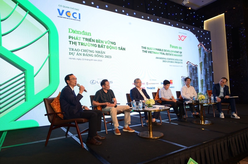 Panelists speak at the forum on Vietnam's real estate market in Hanoi, September 22, 2023. Photo courtesy of Dien Dan Doanh Nghiep (Business Forum) newspaper.