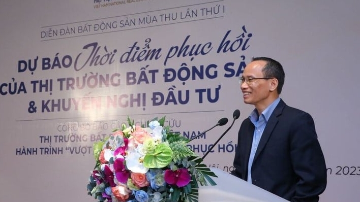 Can Van Luc, chief economist at BIDV speaks at a forum hosted by the Vietnam National Real Estate Association in Hanoi, September 28, 2023. Photo courtesy of Lao Dong (Labor) newspaper.