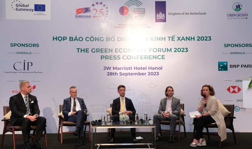 Ambassador of the European Union to Vietnam Julien Guerrier (middle) and speakers at the press conference on the Green Economy Forum, Hanoi, September 28, 2023. Photo courtesy of EuroCham Vietnam.