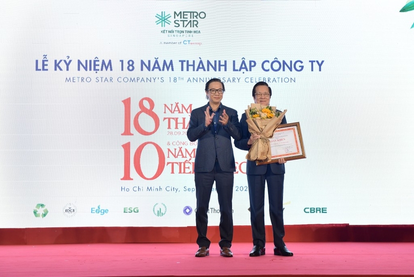 Metro Star receives an award from Ho Chi Minh City authorities for strong performance 2005-2023 performance. Photo courtesy of the firm.