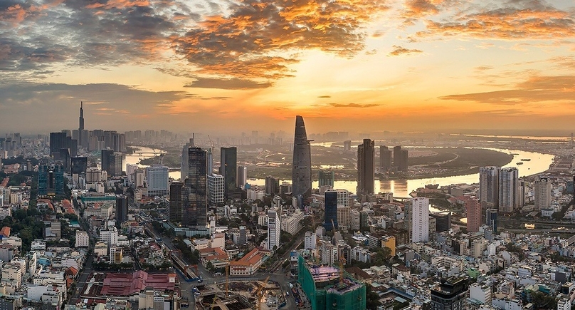 A corner of Ho Chi Minh City by the Saigon River. Photo courtesy of Dan Tri (People's Intellectual) newspaper.