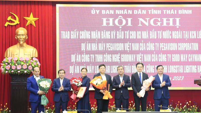 Thai Binh Chairman Nguyen Khac Than (first, right) grants investment certificates to three FDI projects in Thai Binh province, northern Vietnam, on October 4, 2023. Photo courtesy of Thai Binh news portal. 