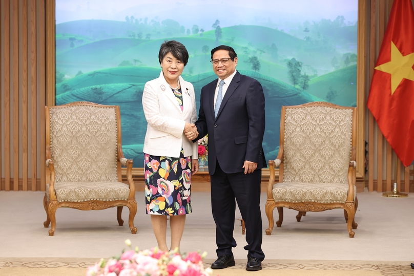 Prime Minister Pham Minh Chinh (right) and Japanese Minister of Foreign Affairs Kamikawa Yoko meet in Hanoi, October 10, 2023. Photo courtesy of the government's news portal.