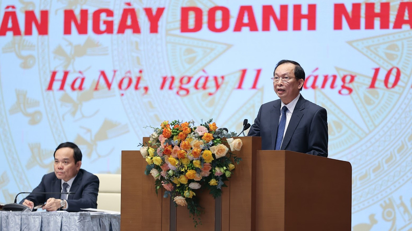 SBV Deputy Governor Dao Minh Tu (right) speaks at a government meeting in Hanoi, October 11, 2023. Photo courtesy of the government's news portal.