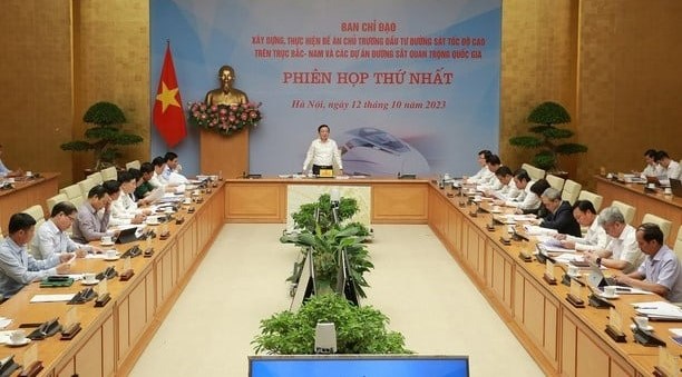 The national steering committee for the North-South high-speed railway project and other major rail routes convenes for the first time at the government headquarters in Hanoi, October 12, 2023. Photo courtesy of the government's news portal.