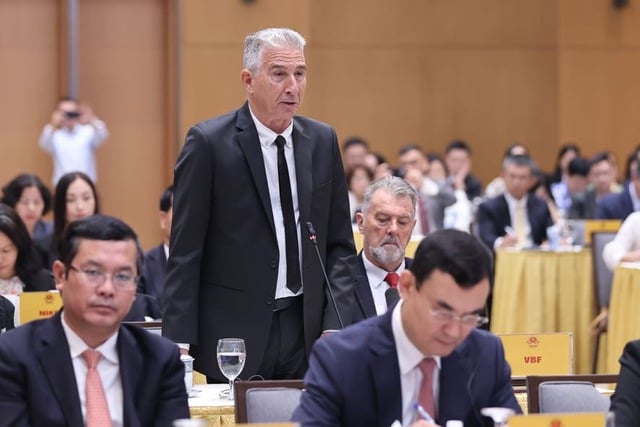 John Rockhold, chairman of AmCham Vietnam, speaks at a meeting between the Prime Minister and representatives of foreign-invested enterprises in Hanoi, October 16, 2023. Photo courtesy of the government's news portal.