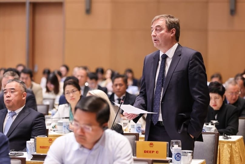 Bruno Jaspert, general director of Deep C Industrial Zone, speaks at a Hanoi meeting between Prime Minister Pham Minh Chinh and reps of foreign invested firms, October 16, 2023. Photo courtesy of the government's news portal.