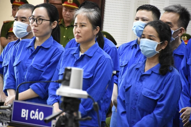 Vu Lien Oanh, former director of Quang Ninh province's Department of Education and Training (right), is sentenced to 15 years in prison for bidding violations at a trial on Octoiber 17, 2023. Photo by The Investor/Do Hoang.