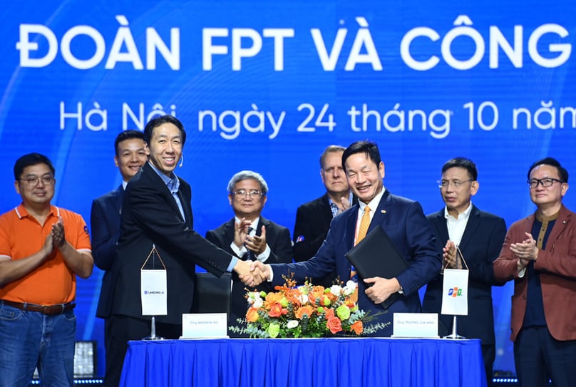Representatives of Vietnam's tech giant FPT and U.S.-based Landing AI sign their strategic partnership at the FPT Techday 2023 event in Hanoi, October 24, 2023. Photo courtesy of FPT.