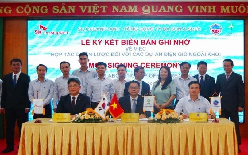 Representatives of SK Oceanplant, Ba Son, and SREC sign a memorandum of understanding, October 27, 2023. Photo courtesy of Ba Son.
