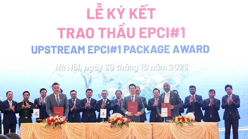 Representatives of Petrovietnam Technical Services Corporation (PTSC), Phu Quoc Petroleum Operating Company (POC), and US-headquartered engineering firm McDermott at a signing ceremony in Hanoi, October 30, 2023. Photo courtesy of Petrovietnam.