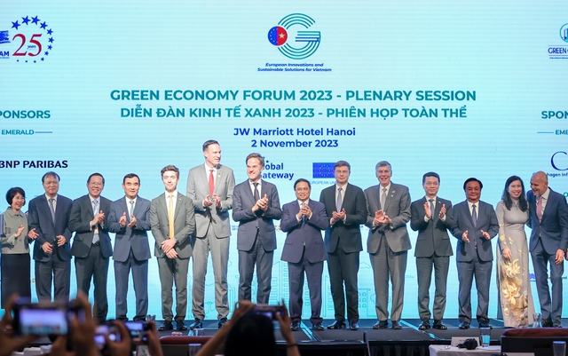 PM Pham Minh Chinh and his Dutch counterpart Mark Rutte attend the GEF, November 2, 2023. Photo courtesy of the government's news portal.